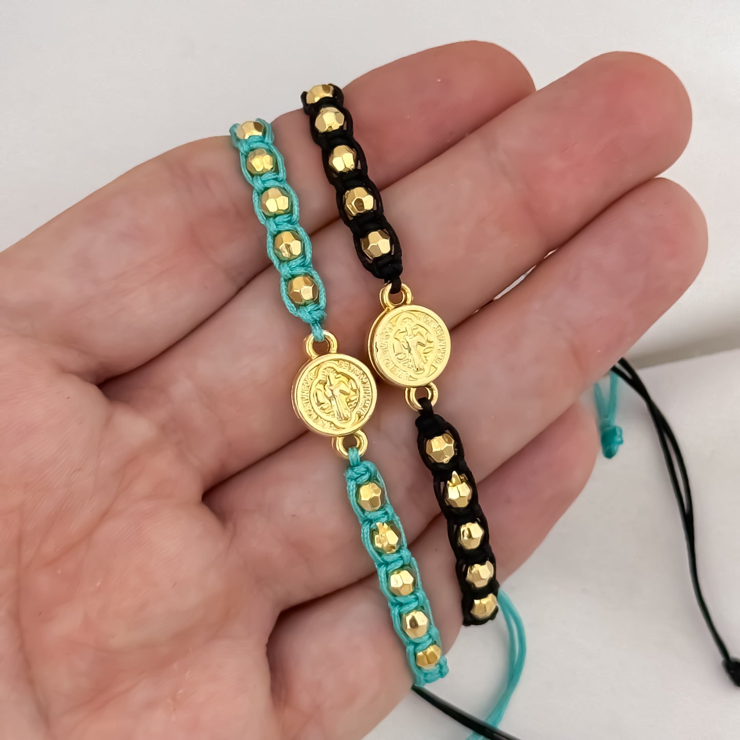 Promocion de 2 Pulseras de San Benito Protección con Balin Italiano de 5mm en Oro Laminado 18k con Garantia de por vida