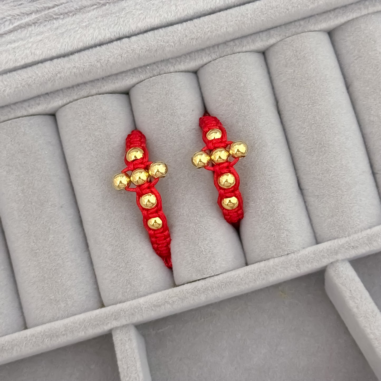 Juego de Anillos Tejidos para Pareja en Balín de 4mm con Cruz en Oro Laminado 18K mismo color de Oro de 18k