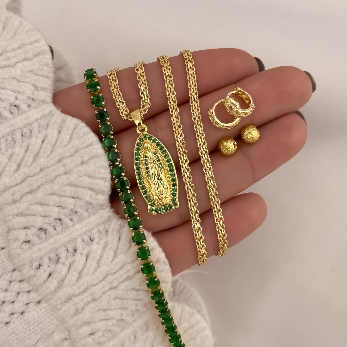 Cadena Tejido Chino de Dama de 45cm de 3mm + Virgen de Guadalupe Tallada con Micro Circones Cristales + Topo Diamantados + Candongas Tallada + Pulseras Tennis Verde en Oro Laminado 18k con Garantia de por vida