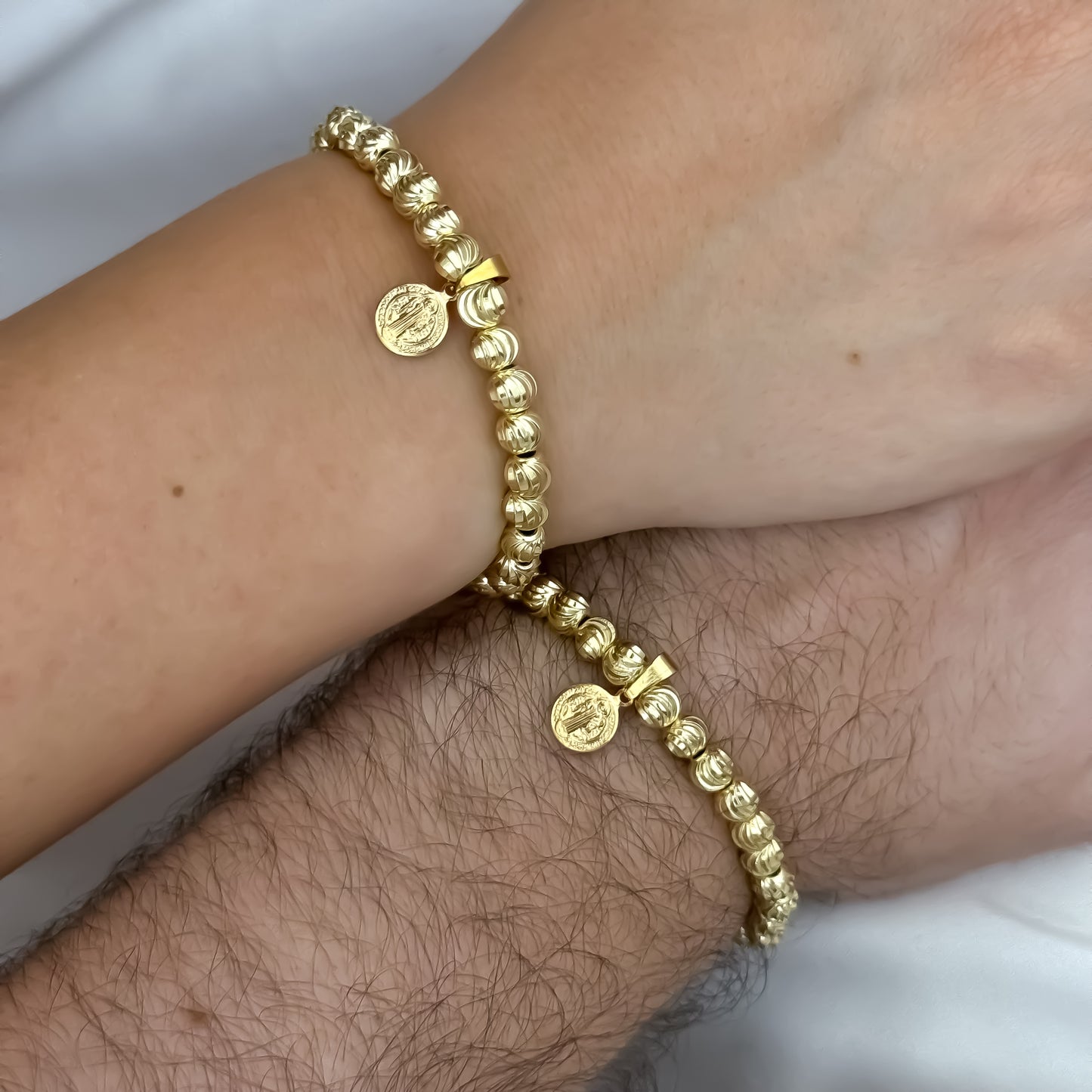 2 Pulseras para Parejas en Balin Italiano de 6mm con Dije de San Benito Proteccion en Oro Laminado 18k con Garantia de por vida