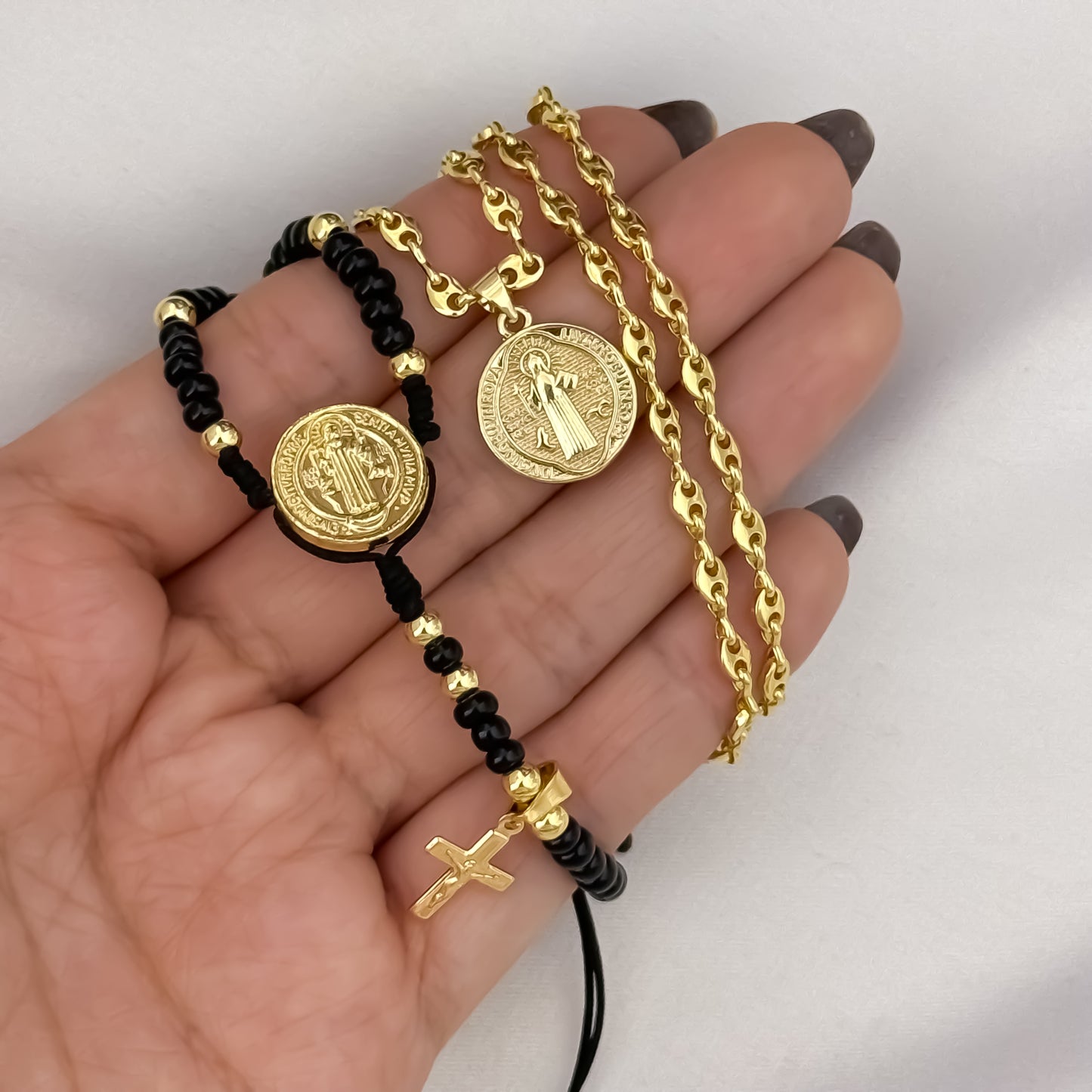Cadena Tejido Gucci de Dama de 45cm de 3mm de Grosor + Amuleto de San Benito Protección + Denario San Benito Protección en Oro Laminado 18k con Garantía de por vida