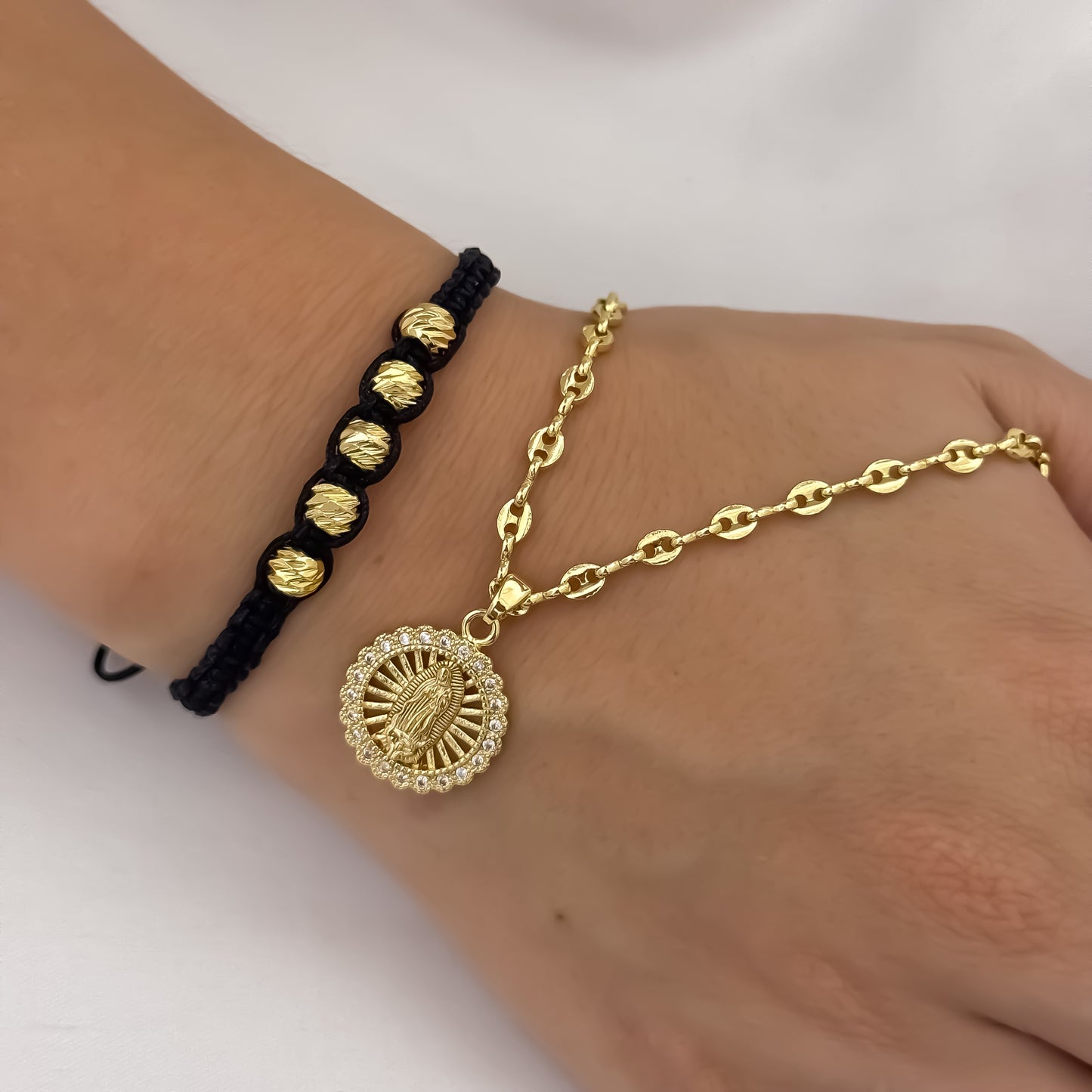 Cadena Tejido Gucci de Dama de 45cm de 3mm de Grosor + Dije de Virgen de Guadalupe con Micro Circones + Pulsera Tejida en balin italiano de 6mm en Oro Laminado 18k