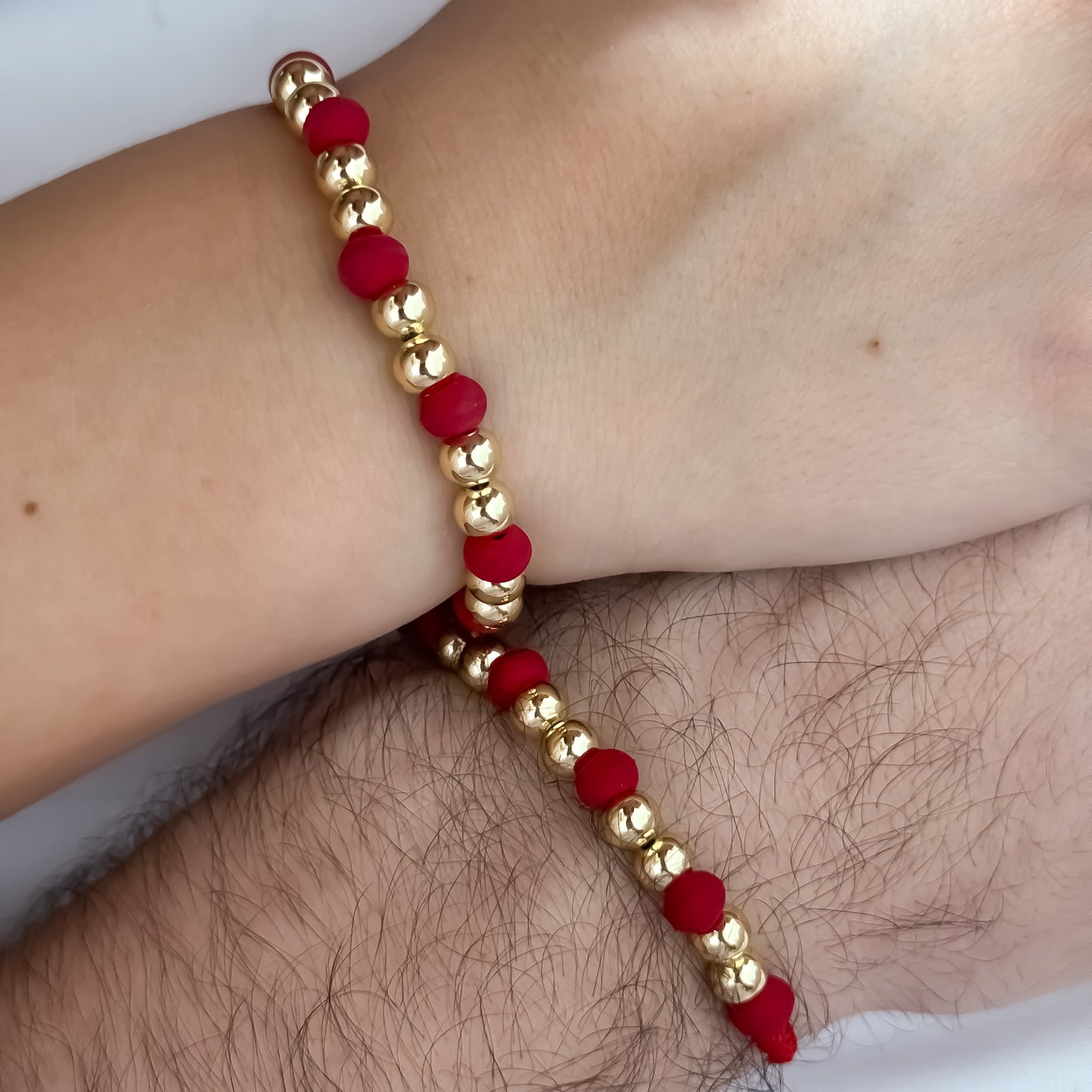 Pulseras Rojas con Balines de 6mm Liso + Balin Liso en Oro Laminado 18K: Símbolos de Amor y Unión el Hilo Rojo simbolo de Union