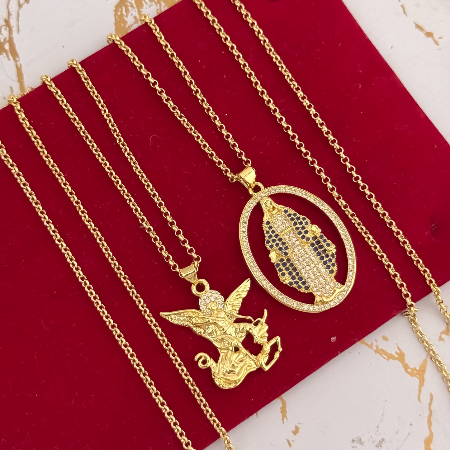 Promocion de Amor y Amistad Cadenas para Parejas de Hombre 60cm y Dama 45cm con Dije de San Miguel Arcángel + Virgen de Carmen en Oro Laminado 18k con Garantia de por vida