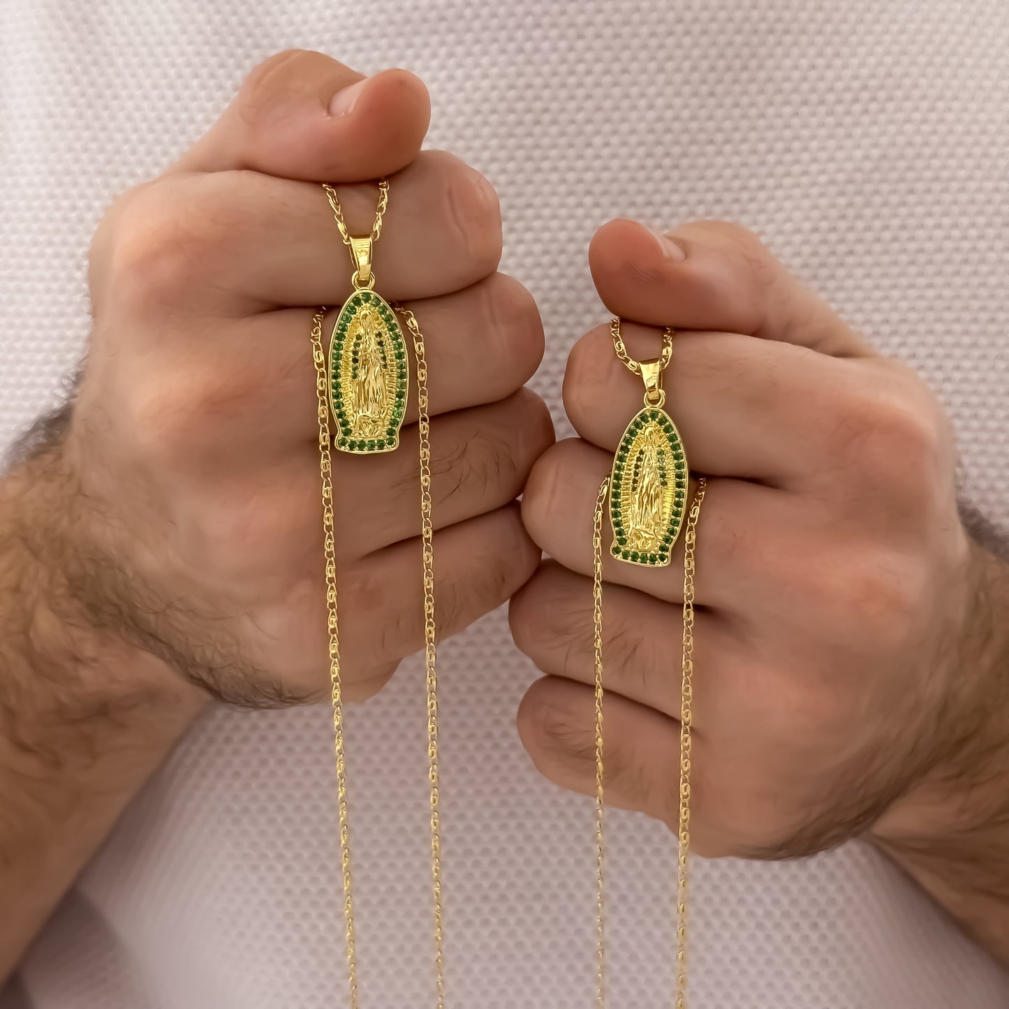 Promoción de 2 Cadenas para Parejas en Tejido de Aros de Hombre de 60cm + Cadena de Dama de 45cm + Virgen de Guadalupe con Micro Circones verde Esmeralda en Oro Laminado 18k con Garantia de por vdia