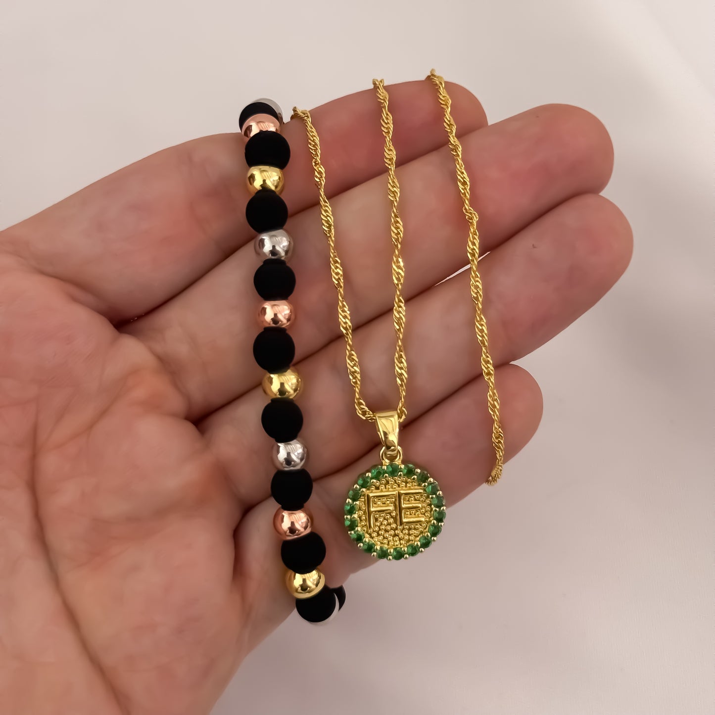 Cadena Tejido Singapur de Dama de 45cm de 2mm + FE Micro Circones Verde Esmeralda + Pulseras Lisa de 3 ORO en Balin Liso de 6mm en Oro Laminado 18k con Garantia de por vida