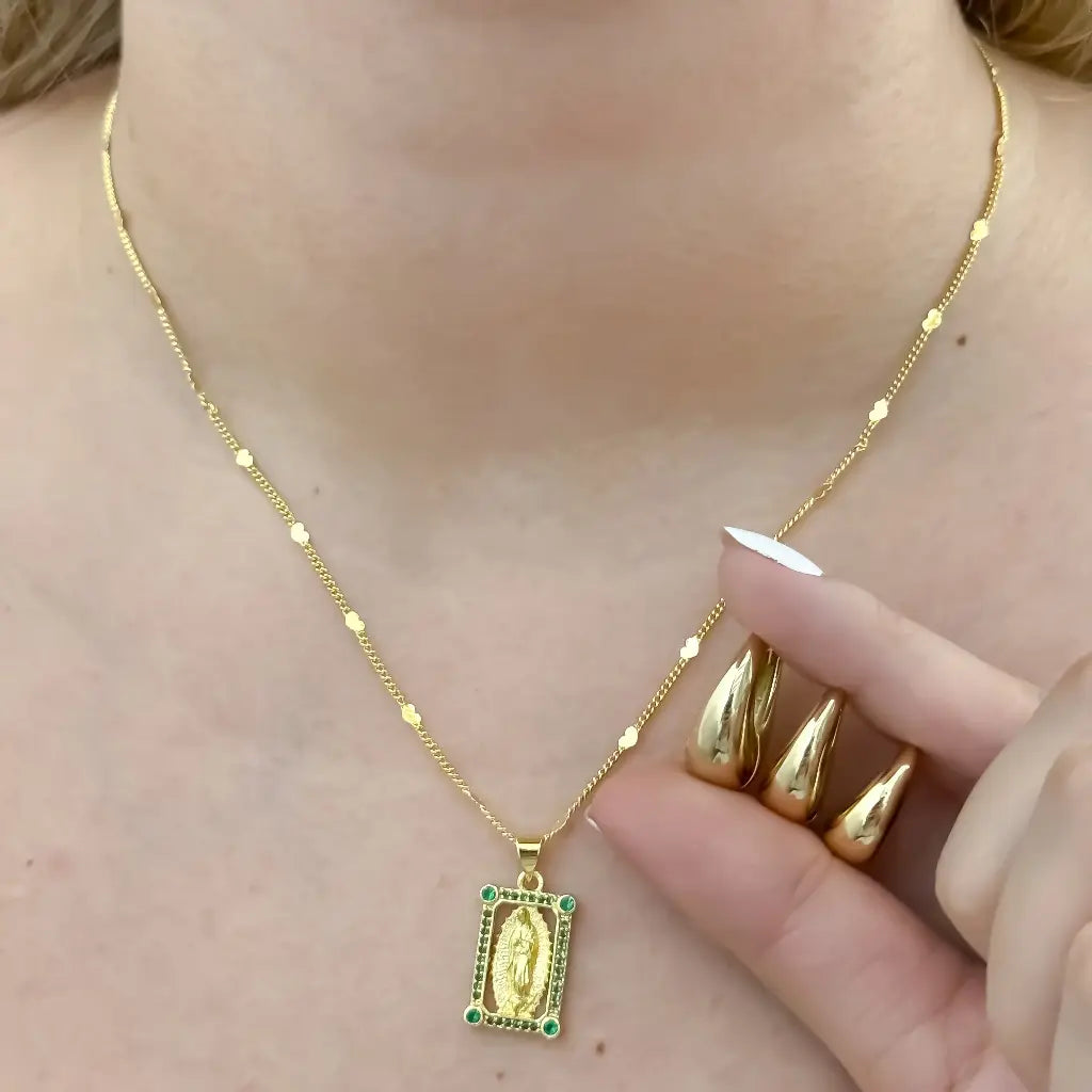 Cadena Tejido Cubana Mini de Dama + Virgen Guadalupe circones Verde + Trio de Candongas pequeñas mediana Grandes en Oro Laminado 18k ocn garantia de por vida