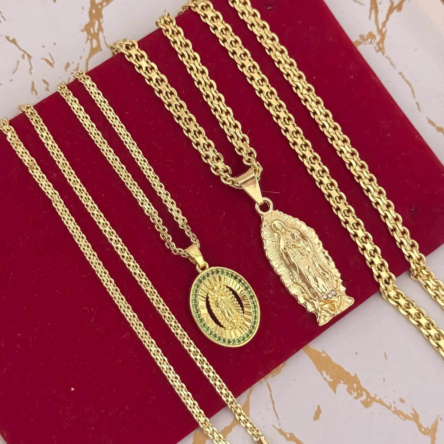 Promocion de Cadenas Para Parejas en Tejido Chino de Dama de 45cm + Hombre de 60cm con Dije de  Virgen de Guadalupe Tallada en Oro Laminado 18k con Garantía de por vida