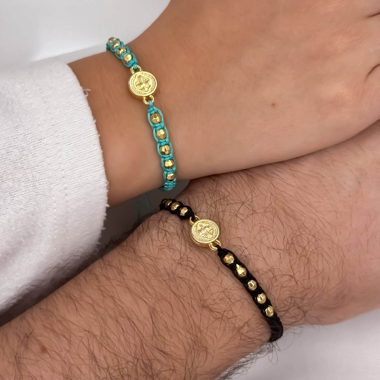 Promocion de 2 Pulseras de San Benito Protección con Balin Italiano de 5mm en Oro Laminado 18k con Garantia de por vida