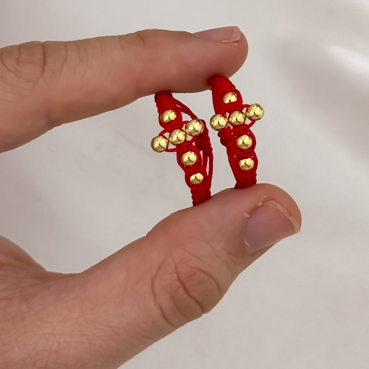Juego de Anillos Tejidos para Pareja en Balín de 4mm con Cruz en Oro Laminado 18K mismo color de Oro de 18k