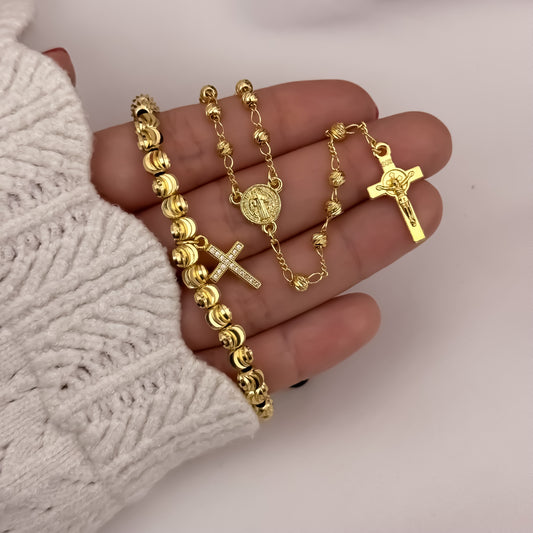 Set Exclusivo de Camandula para Dama  de San Benito Proteccion   en Balin Diamantado + Pulsera Balin Italiano de 6mm con Dije de Cruz en Oro Laminado 18k con Garantia de por vida