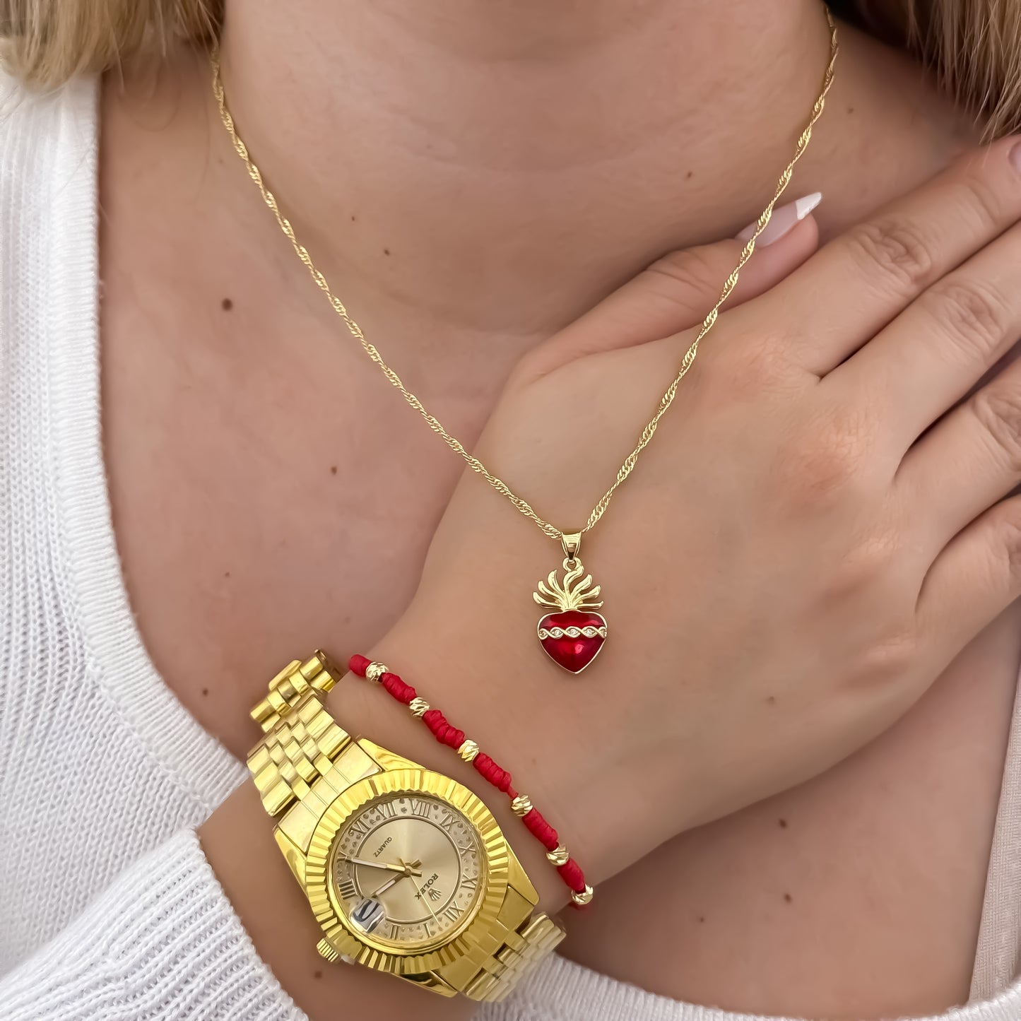 Cadena Tejido Singapur de Dama de 45cm + Corazon de Jesus + Pulsera de 7 Nudos en Balin de 4mm en Oro Laminado 18k con Garantia de por vida + Relox de Dama de Alta Calidad