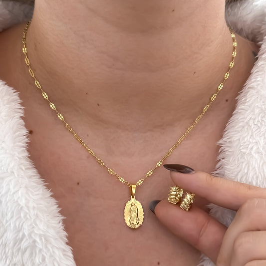 Cadena Tejido Crispeta de Dama de 45cm + Virgen de Guadalupe + Candongas Mediana Melcochas en Oro Laminado 18k con Garantía de por vida