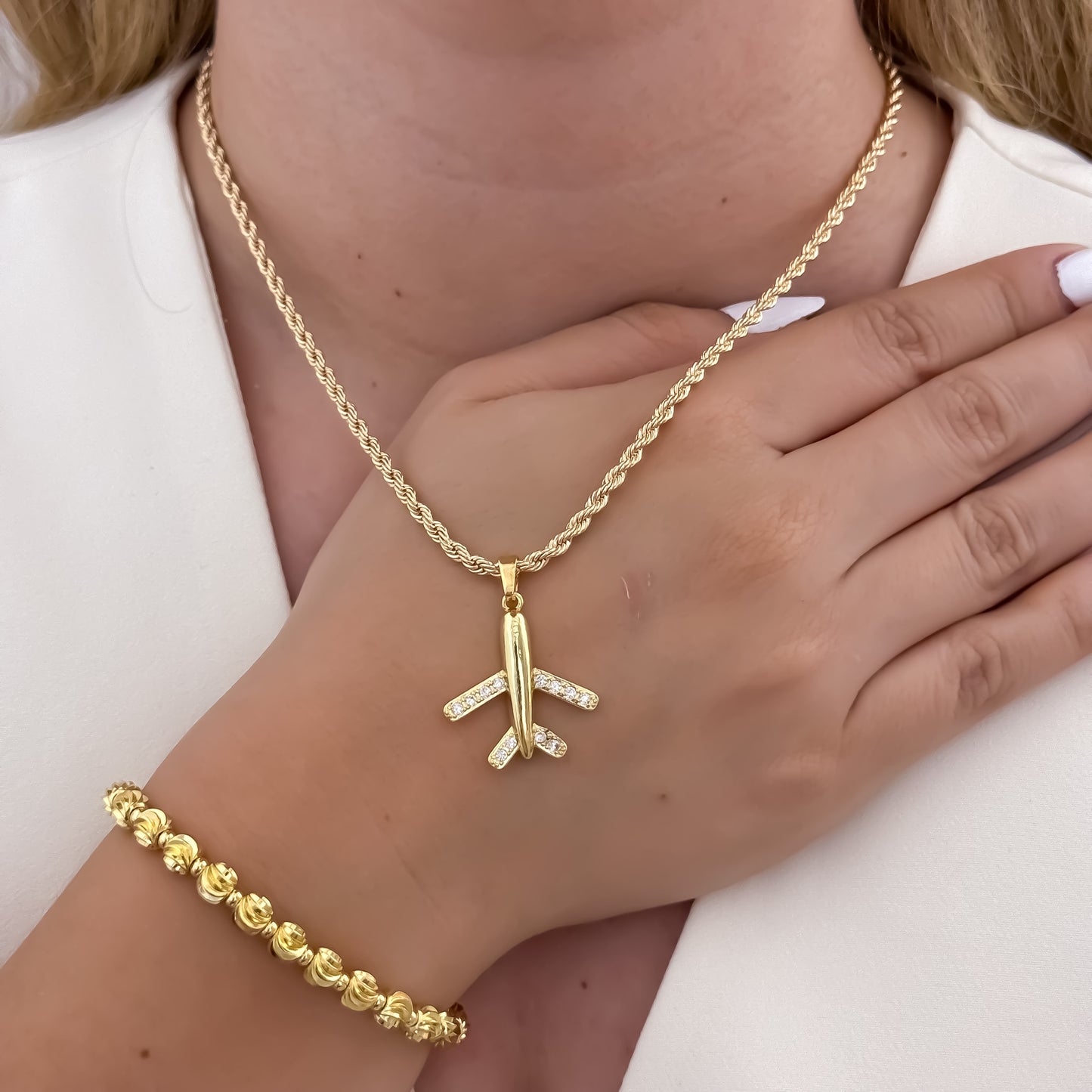 Cadena Tejido Lazo Siciliano de Dama de 45cm + Dije de Avion con Micro circones + Pulsera Tejida en Balin Italianode 6mm en Oro Laminado 18k con Garantia de por vida