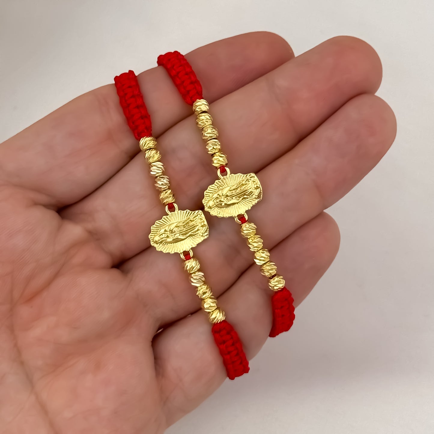 2 Brazales de Virgen de Guadalupe Balin Italiano de 4mm en Hilo Rojo en Oro Laminado 18k con Garantia de por vida