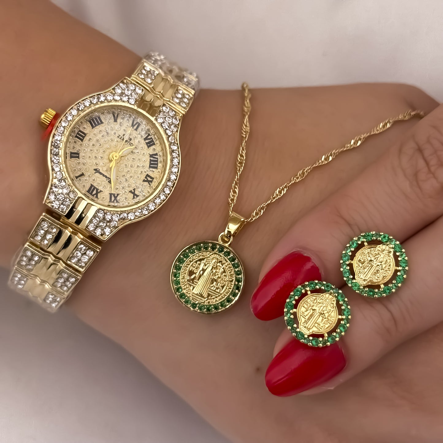 Conjunto San Benito Protección  Verde Esmeralda Cadena Singapur + Medalla San Benito + Topo San Benito en Oro Laminado 18k  + Reloj Dama Diamantado con Garantia de por vida