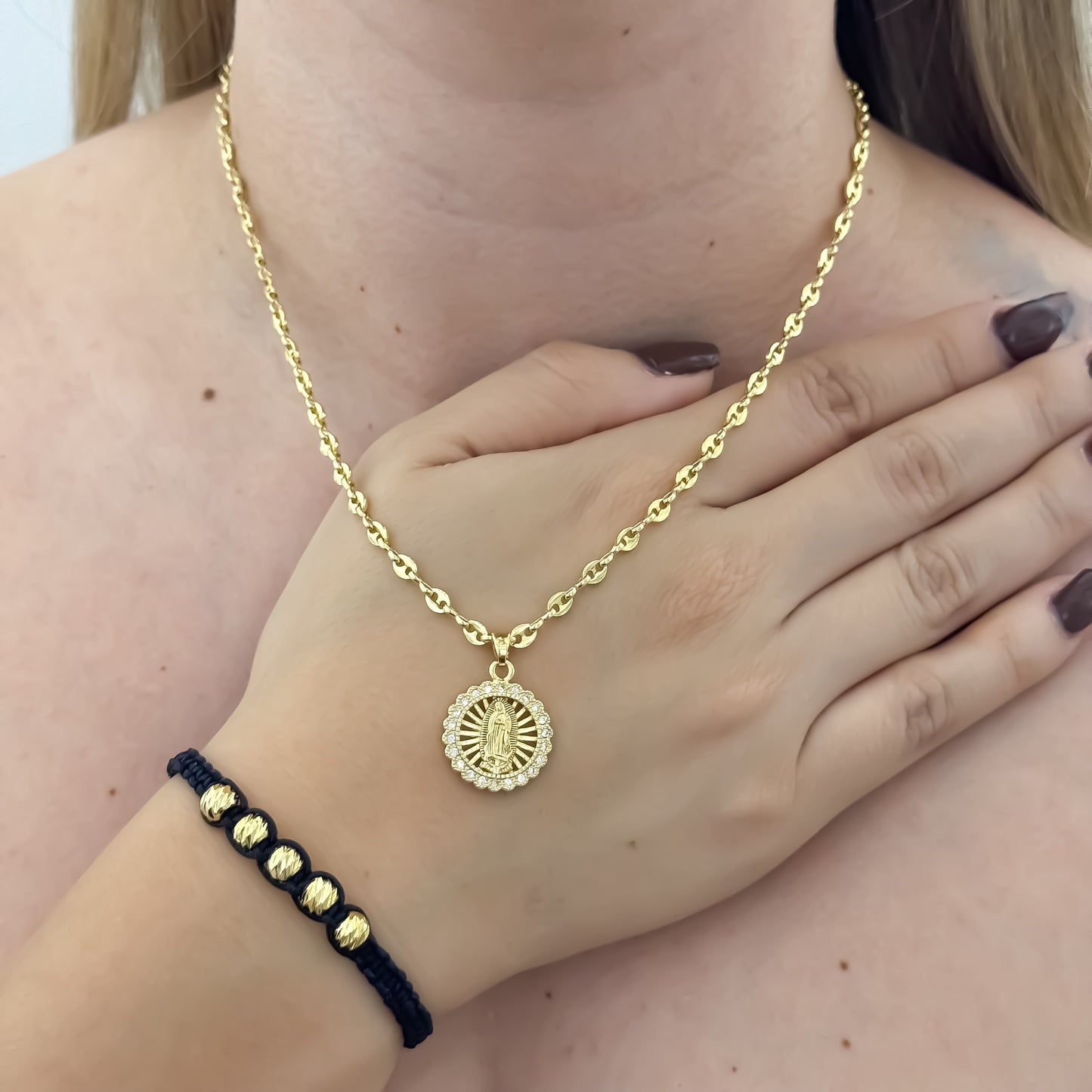 Cadena Tejido Gucci de Dama de 45cm de 3mm de Grosor + Dije de Virgen de Guadalupe con Micro Circones + Pulsera Tejida en balin italiano de 6mm en Oro Laminado 18k