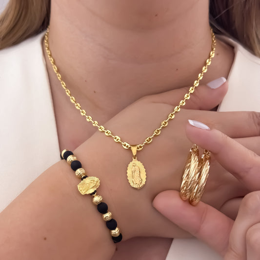 Cadena Tejido Gucci de Dama de 45cm + Virgen de Guadalupe Tallada + Pulsera de Virgen de Guadalupe Tallada + Candongas Melcochas en Oro Laminado 18k con Garantia de por vida