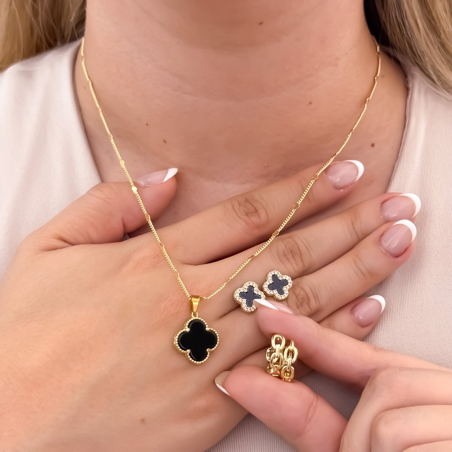 Cadena Tejido Cubana Destello + Dije de Trebol Negro + Topo Trebol Negro + Candongas Talla en Oro laminado 18k con Garantía de por vida