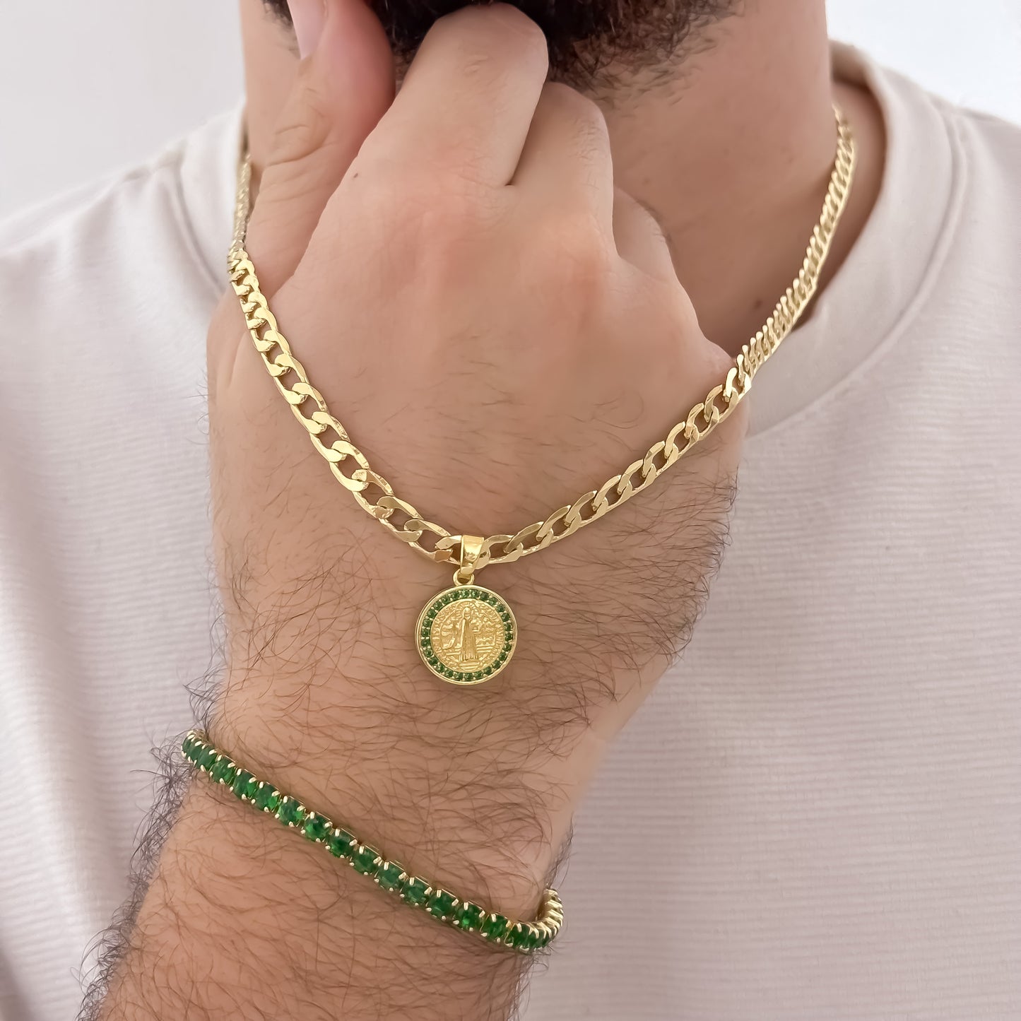 Cadena Cubana de Hombre de 60cm de 5mm de Grosor + Dije de San Benito Proteccion con Micro circones Verde + Pulsera Tennis Verde Esmeralda en Oro Laminado 18k