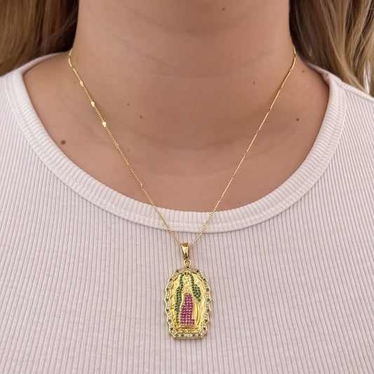 Cadena Tejido Cubana Dama  de 45cm de 2mm + virgen de Guadalupe Tallada con Micro Circones Verde Esmeralda en Oro Laminado 18k con Garantia de por vida