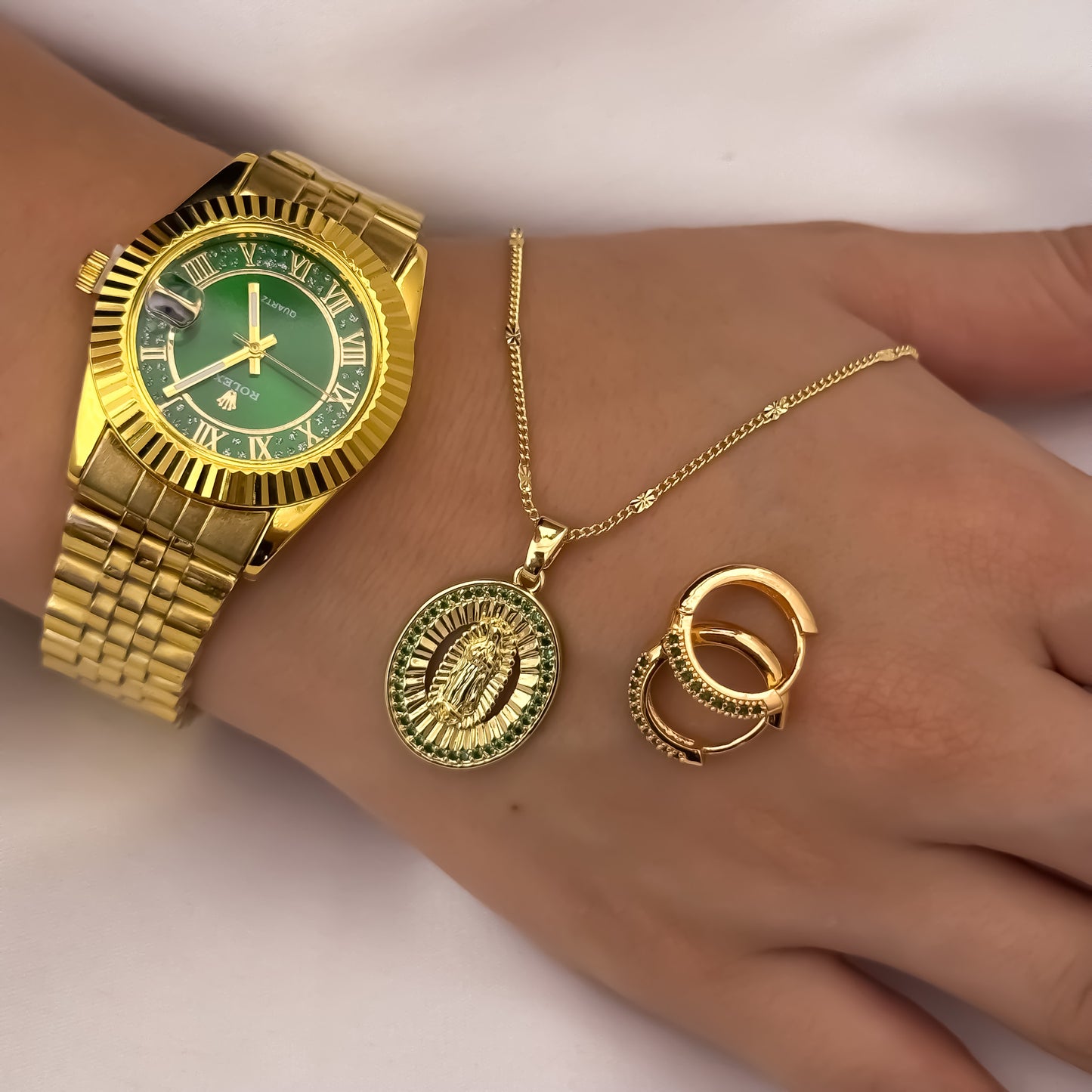 Cadena Cubana Diamantada  + Virgen de Guadalupe micro circones Verde + Candongas Verde + Reloj Rolex en Oro Laminado 18k con Garantia de por vida