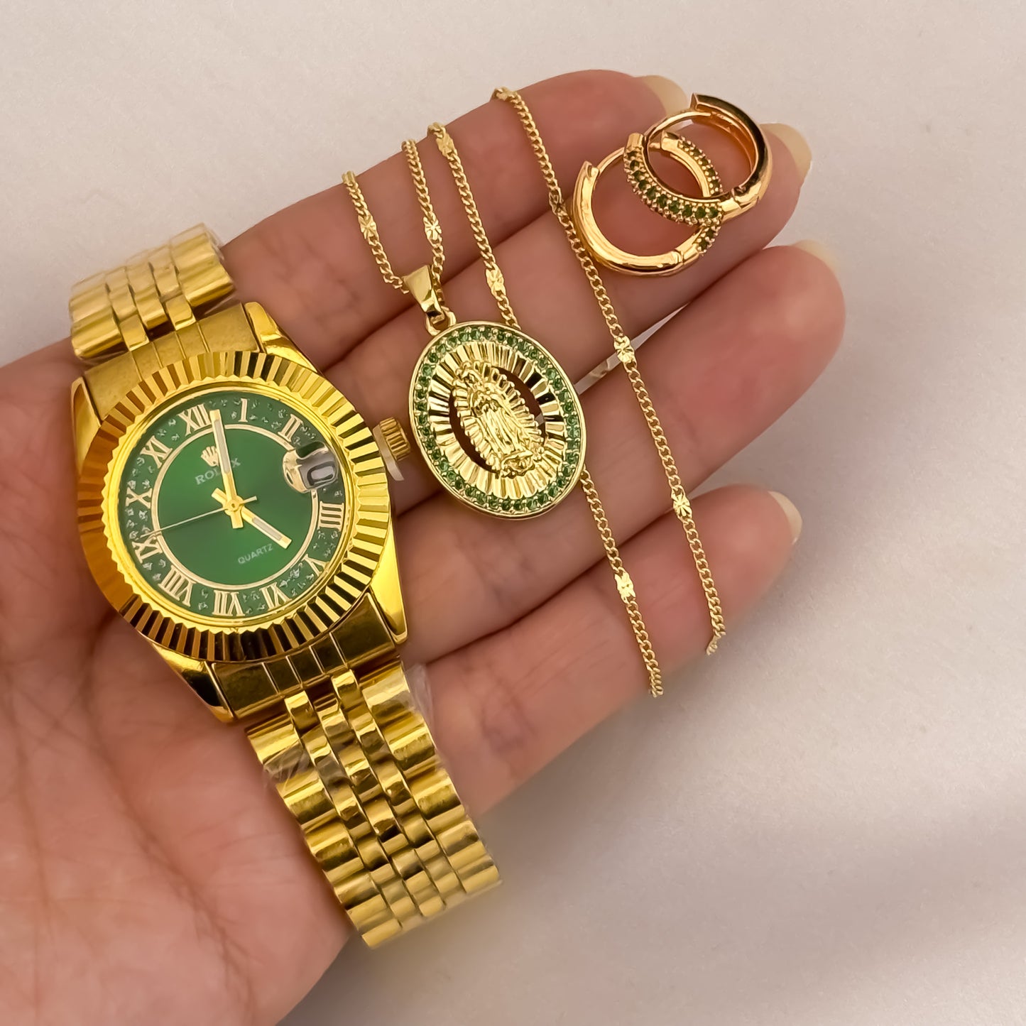 Cadena Cubana Diamantada  + Virgen de Guadalupe micro circones Verde + Candongas Verde + Reloj Rolex en Oro Laminado 18k con Garantia de por vida
