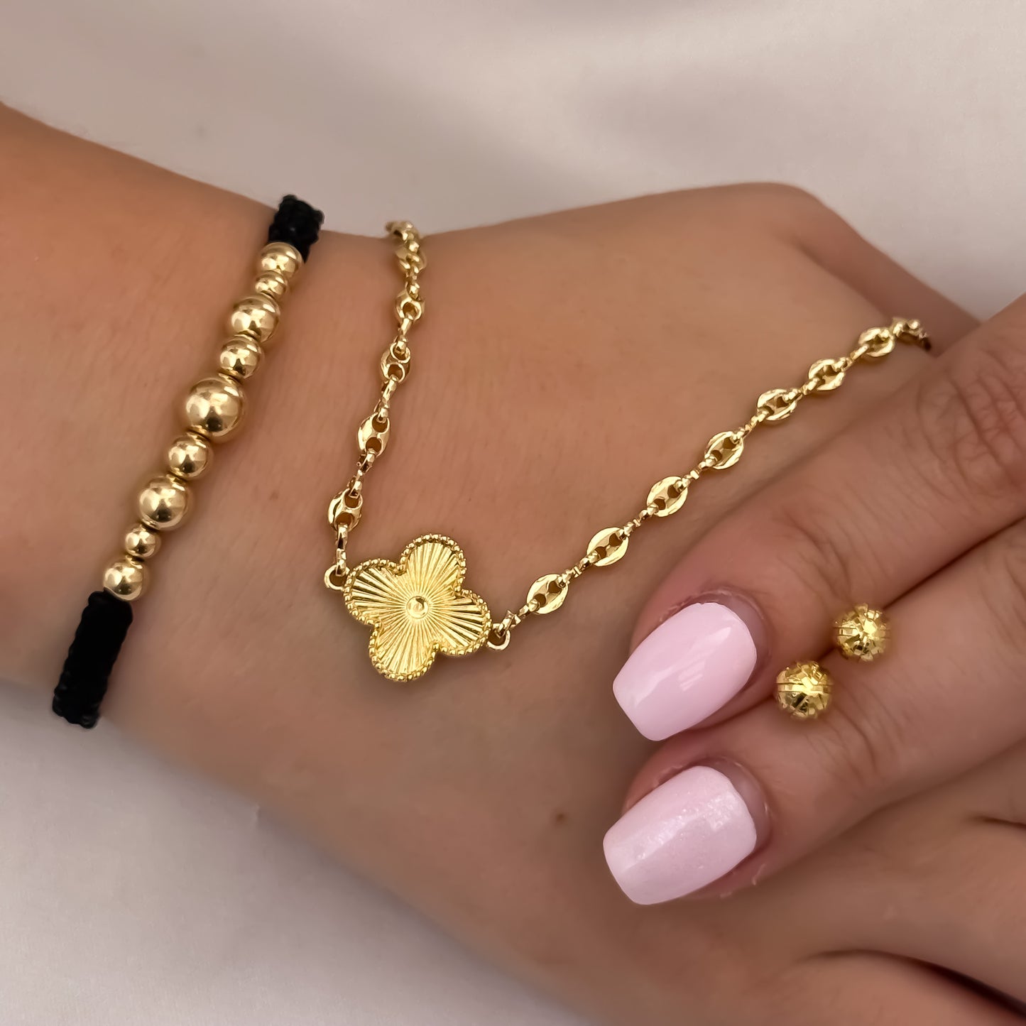 Choker Tejido Gucci de 45cm de 3mm  con Dije de Van Cleef + Topo Balin Diamantado + Pulseras Tejida Balin Liso de 4mm y 5mm en Oro Laminado 18k con Garantía de por vida