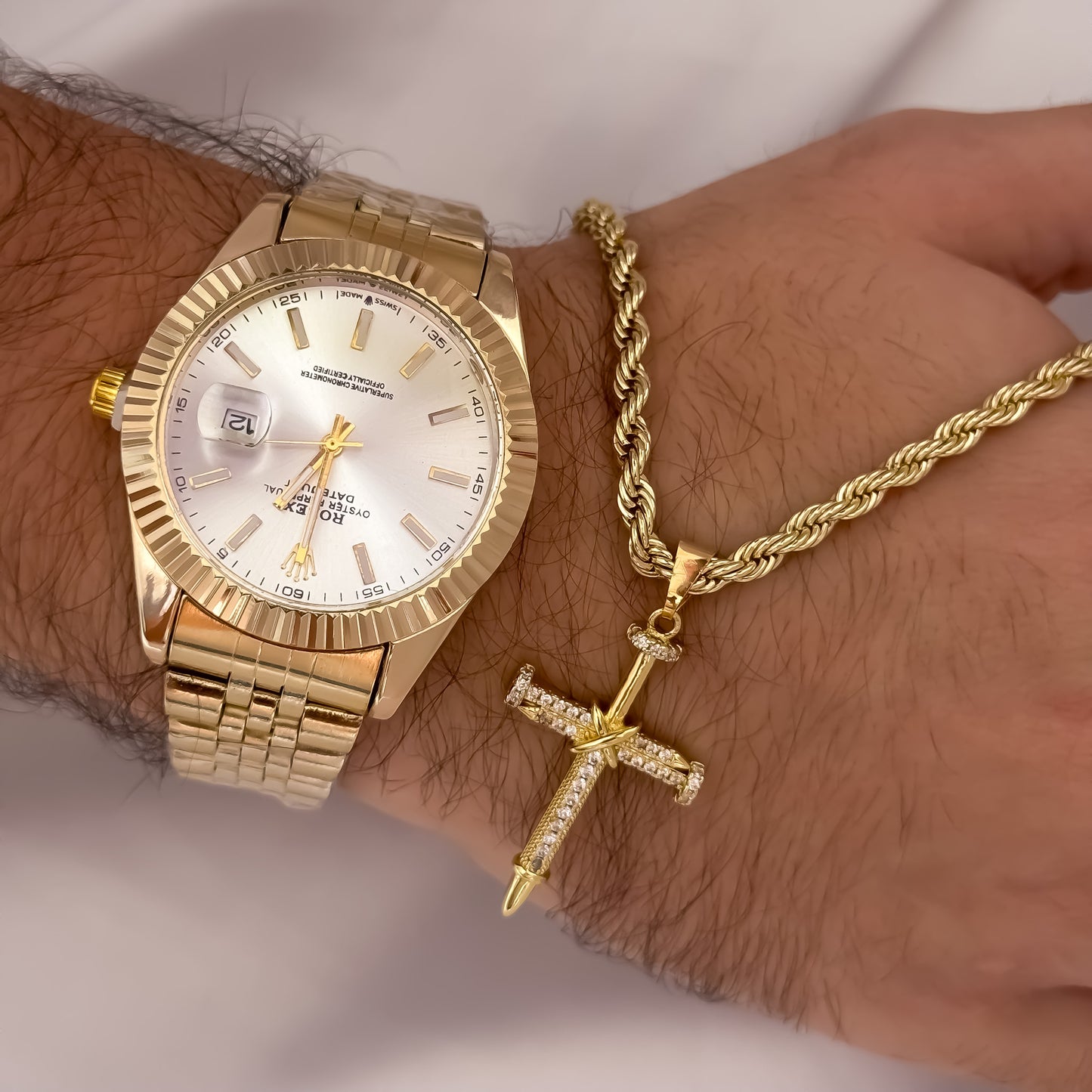 Cadena Tejido Lazo Siciliano 60cm de 5mm + Cruz Cristo Clavo Micro Circones + Reloj Rolex Replica 1.1 en Oro Laminado 18k con Garantía de por vida