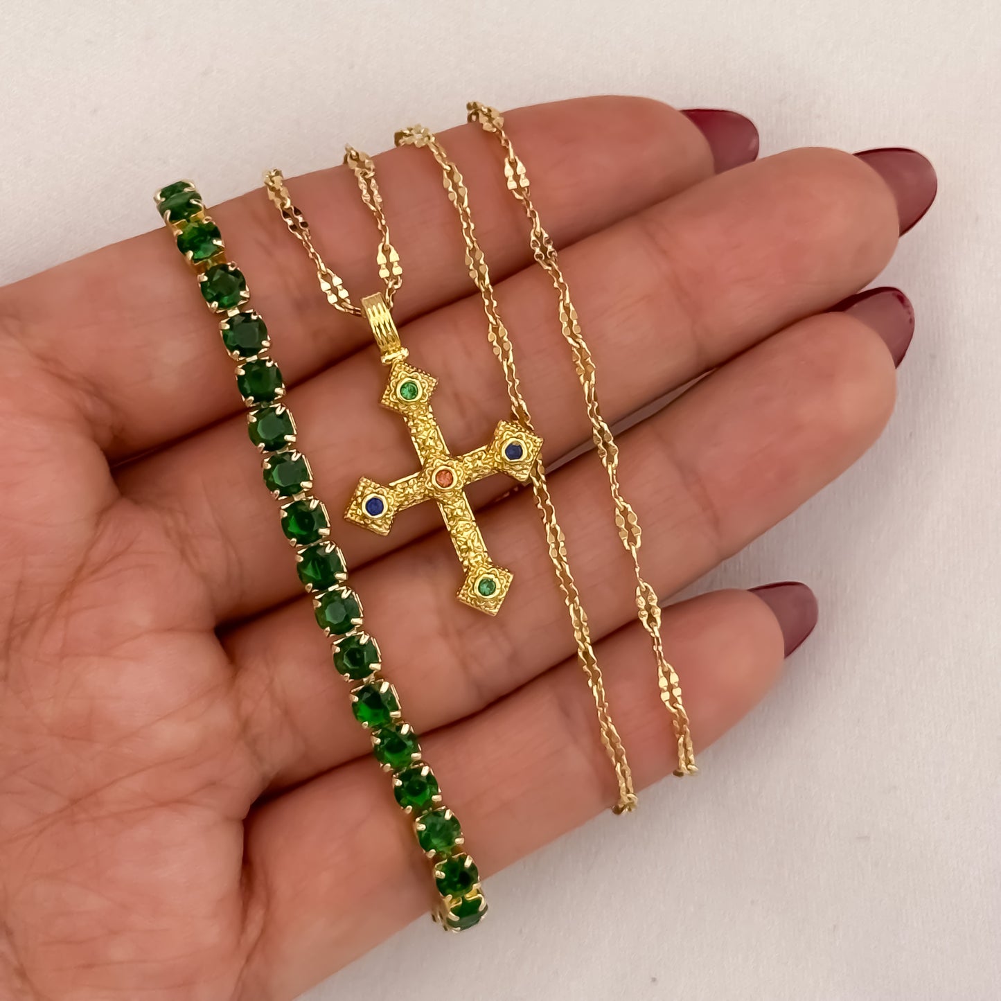 Cadena Tejido Crispeta de Dama de 45cm + Cruz Miro Circones de Colores + Pulsera Tennis Verde Esmeralda en Oro Laminado 18k con Garantia de por vida