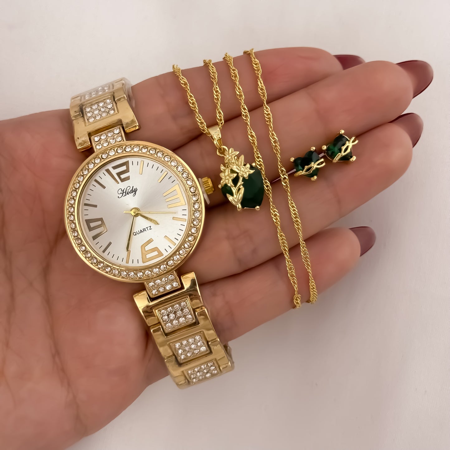 Cadena Tejido Singapur de Dama de 45cm + Corazon de Jesus Verde Esmeralda + Topos de Corazon de Jesús Verde Esmeralda en Oro Laminado 18k con Garantía de por vida + Reloj de Dama con Micro Circones Cristales en Oro Laminado