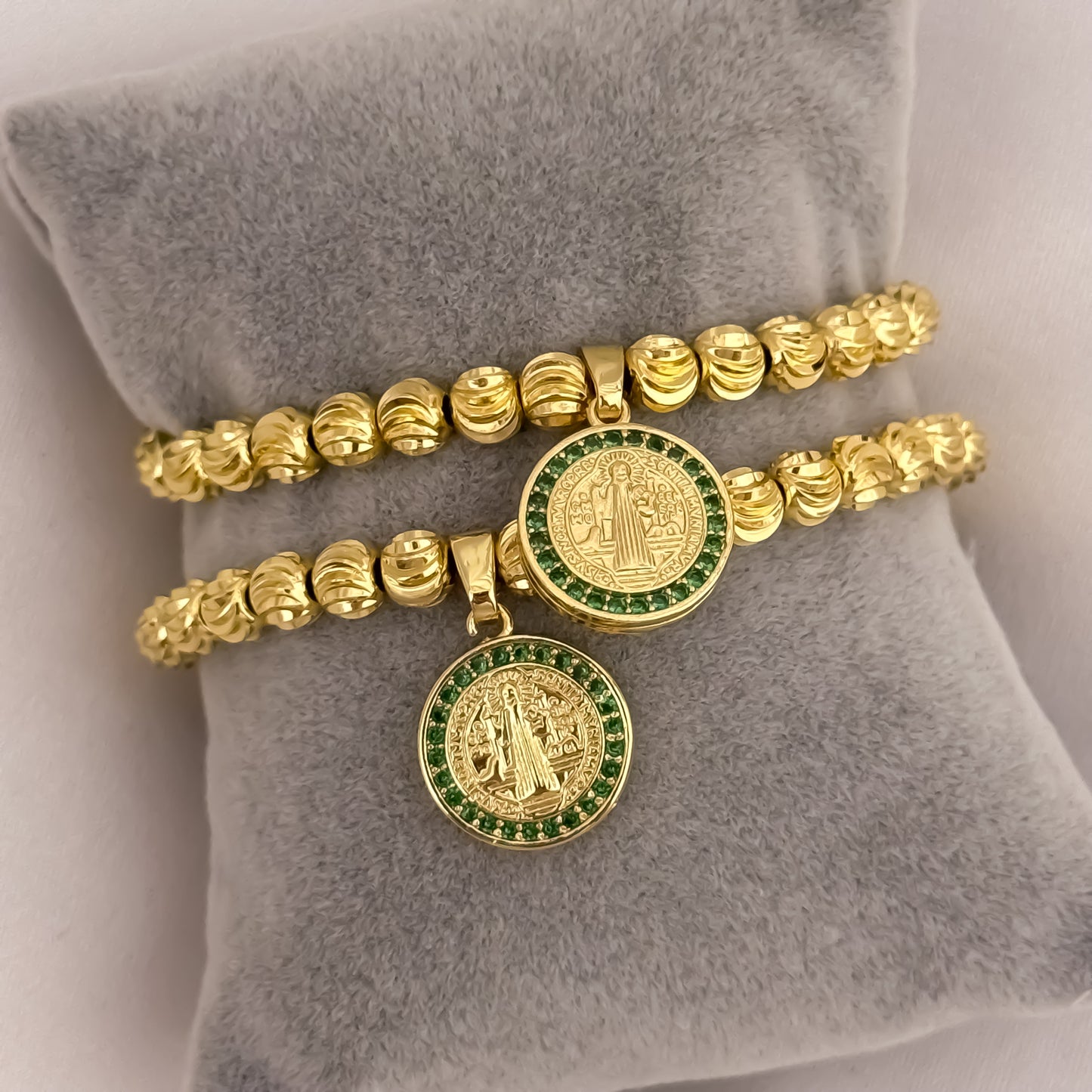 Brazaletes para Parejas en Balin Italiano de 6mm con San Benito Protección con Micro Circones Verde Esmeralda en Oro Laminado 18k con Garantia de por vida