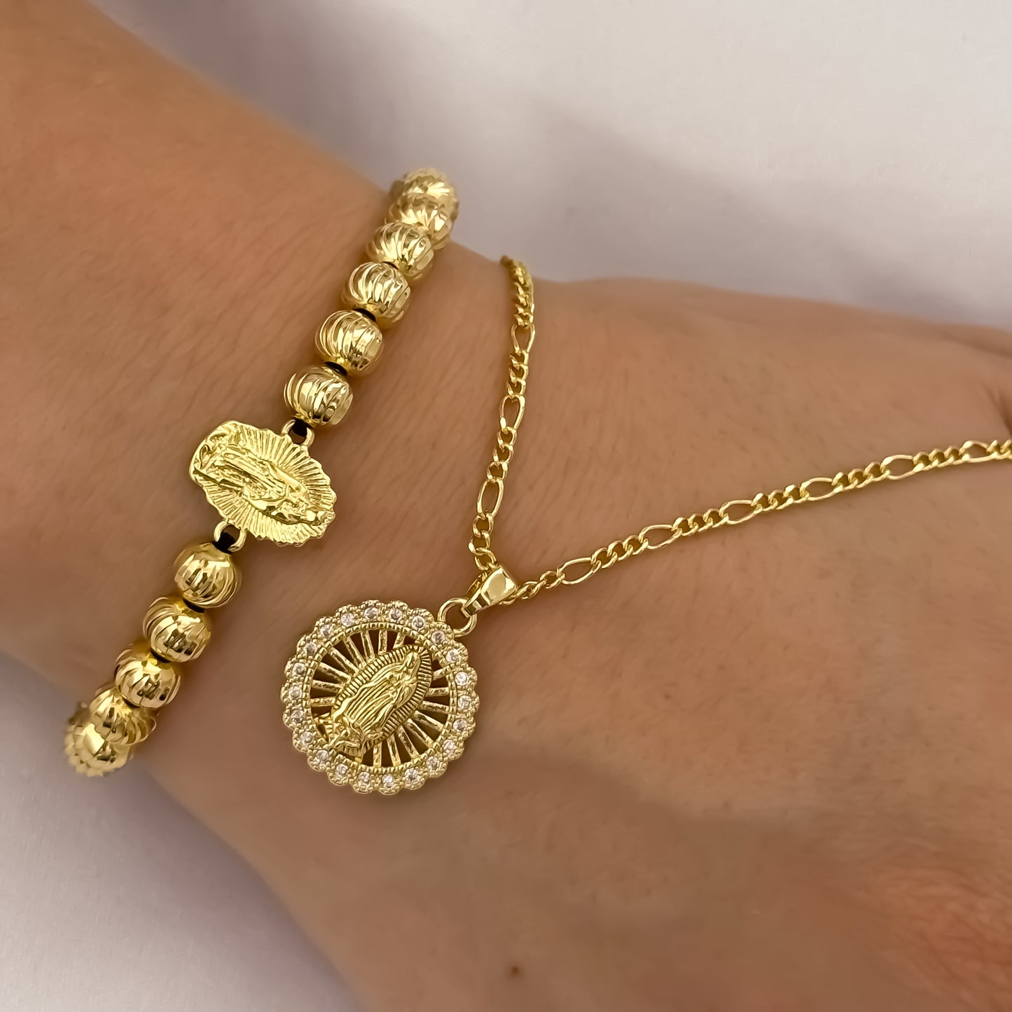 Cadena de Dama Tejido Catier de 45cm de 2mm + Virgen de Guadalupe con Micro Circones + Pulseras Virgen de Guadalupe Tallada en Balin Italiano en Oro Laminado 18k con Garantia de por vida