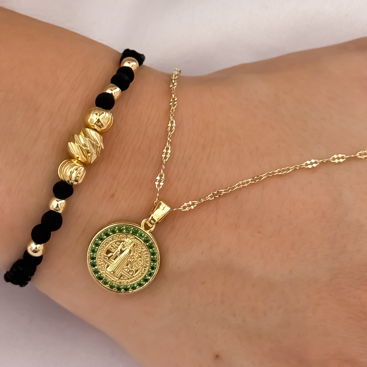 Cadena Tejido Crispeta de Dama de 45cm + San Benito Protección Verde Esmeralda + Pulsera Tejida en Balin Italiano en Oro Laminado 18k con Garantia de por vida