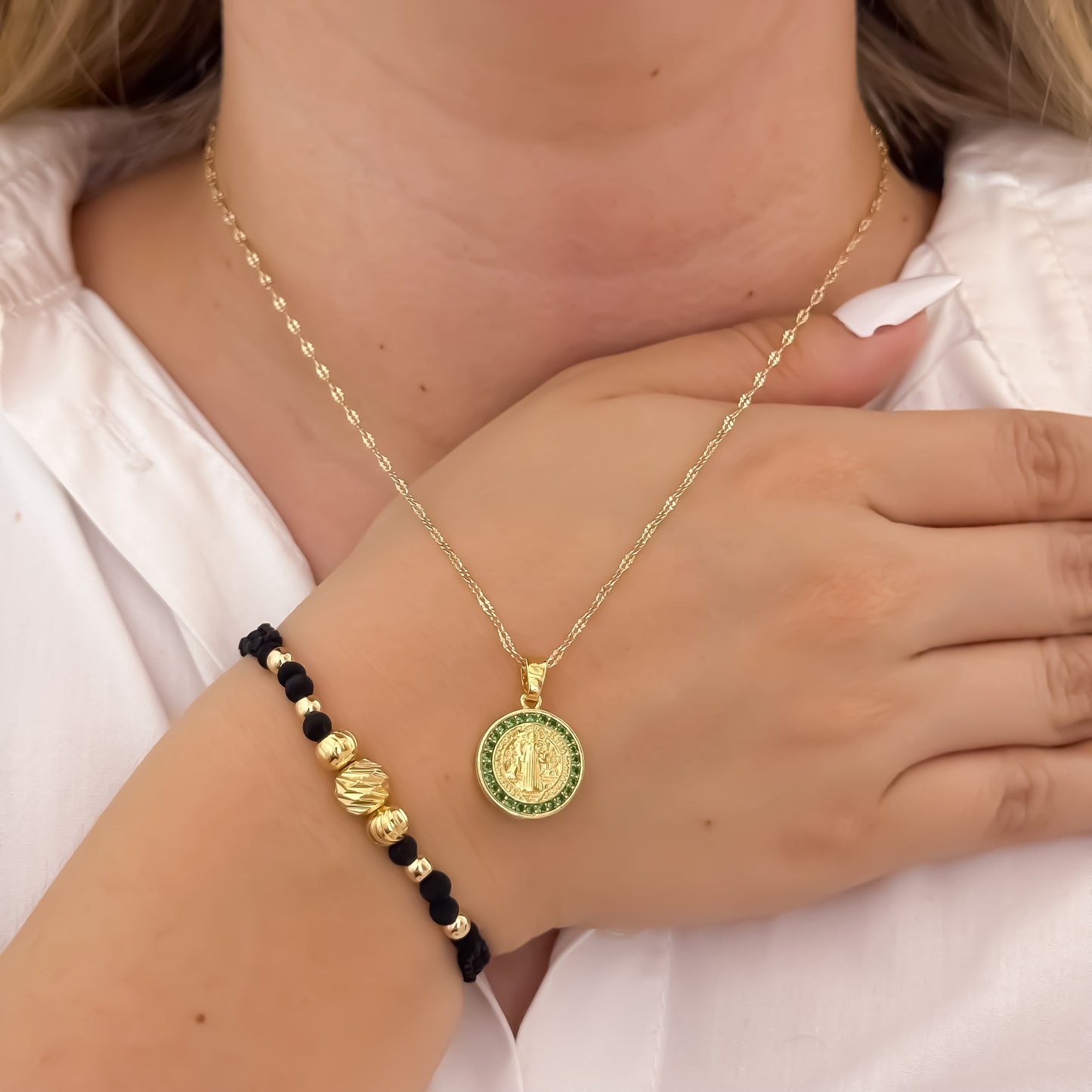 Cadena Tejido Crispeta de Dama de 45cm + San Benito Protección Verde Esmeralda + Pulsera Tejida en Balin Italiano en Oro Laminado 18k con Garantia de por vida