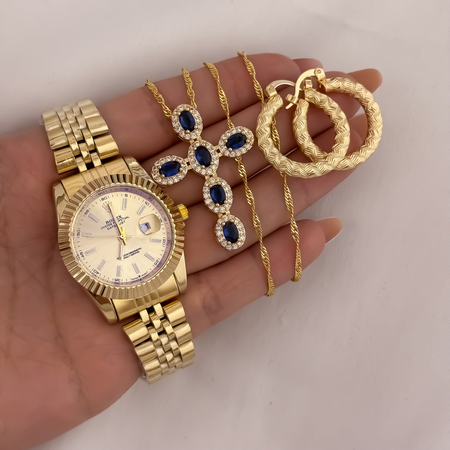 Cadena Tejido Singapur de Dama de 45cm + Cruz con Micro Circones de Colores Azul + Candongas Melcochas + Reloj Rolex de Dama en Oro Laminado 18k con Garantia de por vida