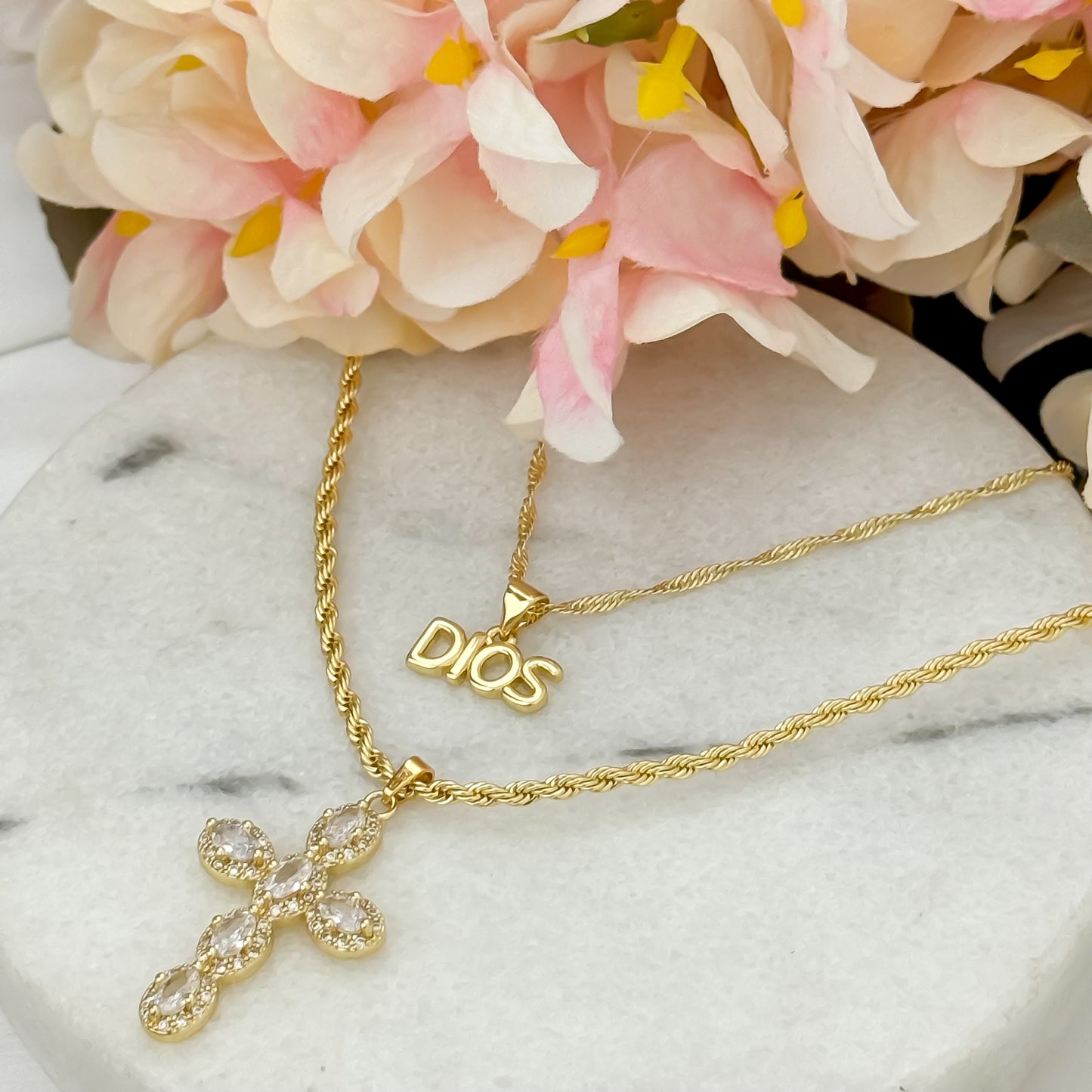 PROMOCION DE 2 CADENAS POR PRECIO DE UNA TEJIDO SINGAPUR TIPO CHOKER + DIJE DIOS + CADENA LAZO DE 45CM DIJE CRUZ CIRCONIA EN BAÑO DE ORO DE 18K CON GARANTIA