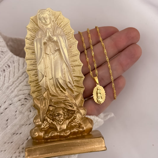 EL Detalle Perfecto para Mama Cadena Singapur de Dama de 45cm + Virgen de Guadalupe en Oro Laminado 18k con Garantia de por vida + Porcelana Virgen de Guadalupe