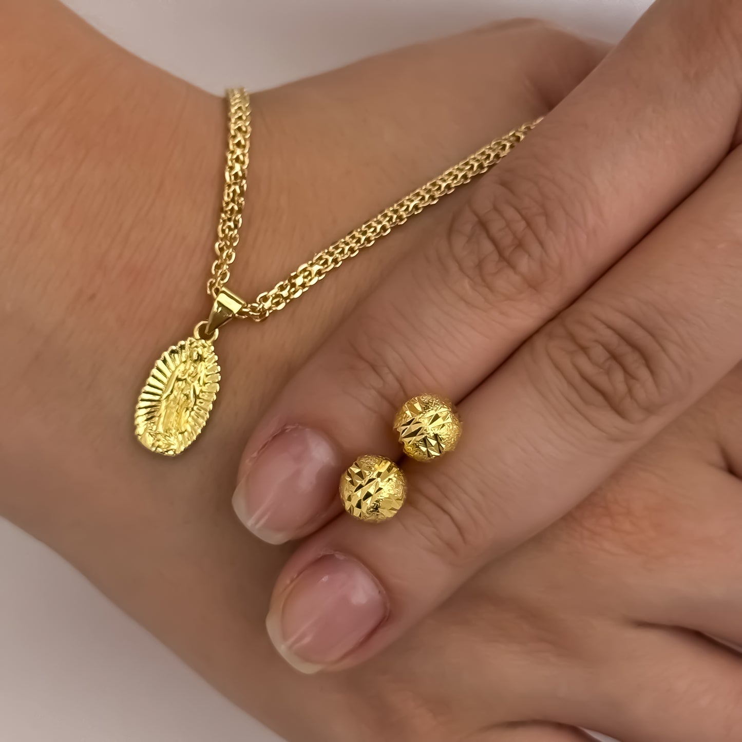 Cadena Tejido Chino de Dama de 45cm de 3mm + Virgen de Guadalupe Tallada + Topo Balin Diamantado de 6mm en Oro Laminado 18k con Garantía de por vida