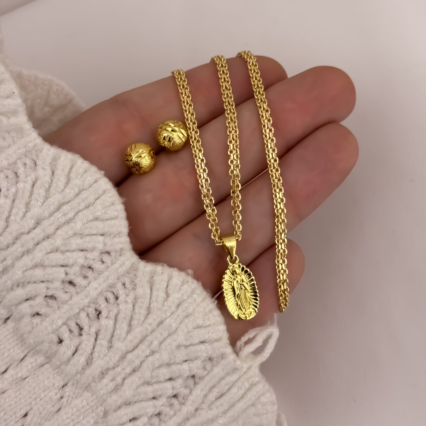 Cadena Tejido Chino de Dama de 45cm de 3mm + Virgen de Guadalupe Tallada + Topo Balin Diamantado de 6mm en Oro Laminado 18k con Garantía de por vida