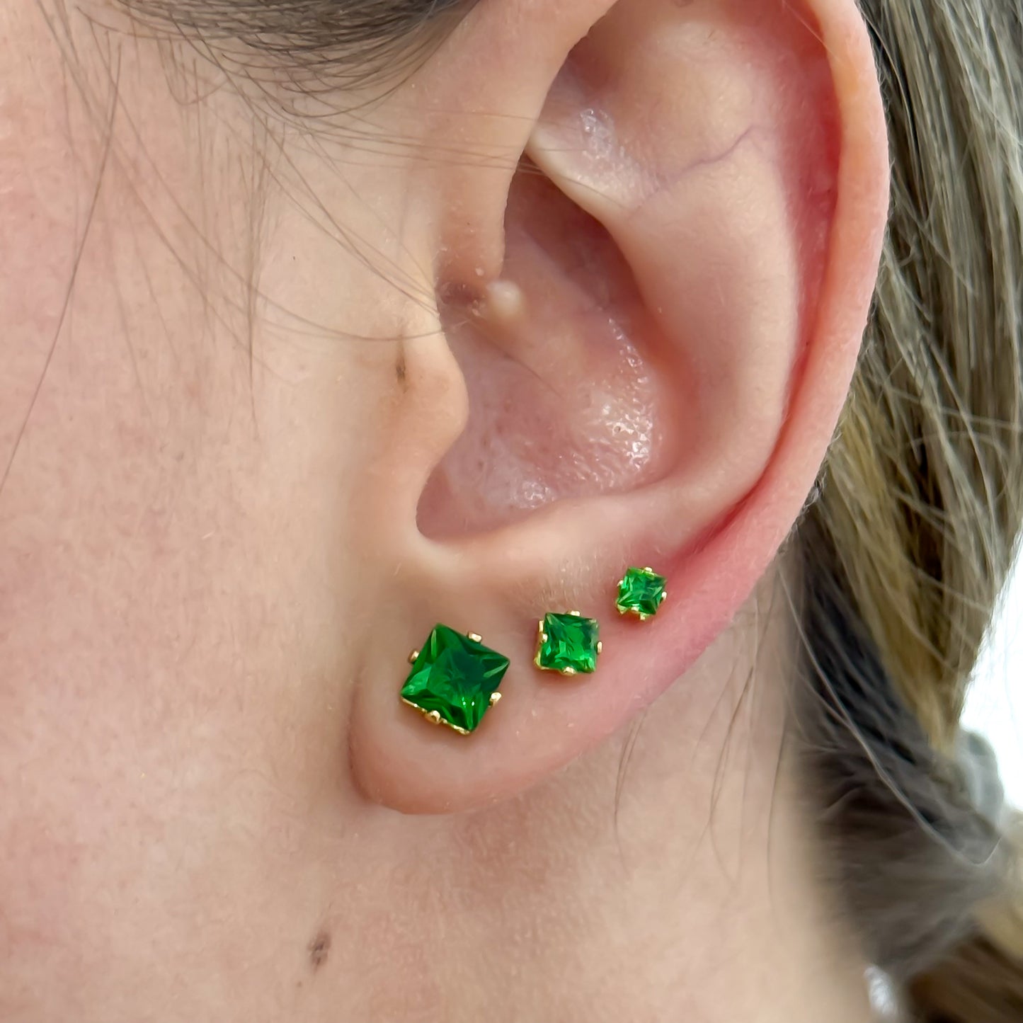 Trio de Topos Cuadrados Verde Esmeralda Grande Mediano Pequeño en Oro Laminado 18k con Garantia de por vida