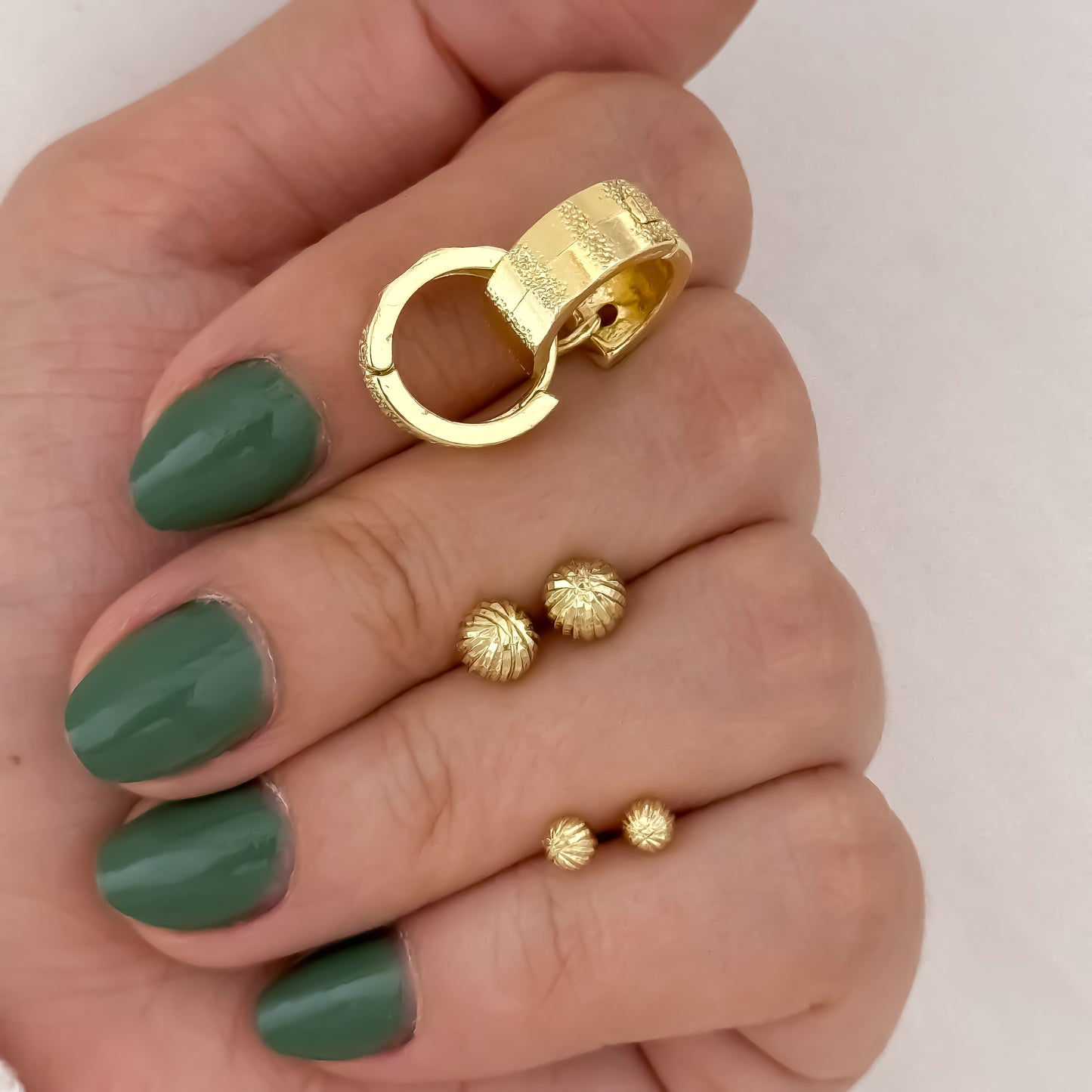 Juego de Candongas Diamantada Mediana + Topo Balin Diamantado  de 4mm - 5mm en Oro Laminado 18k con Garantia de por vida