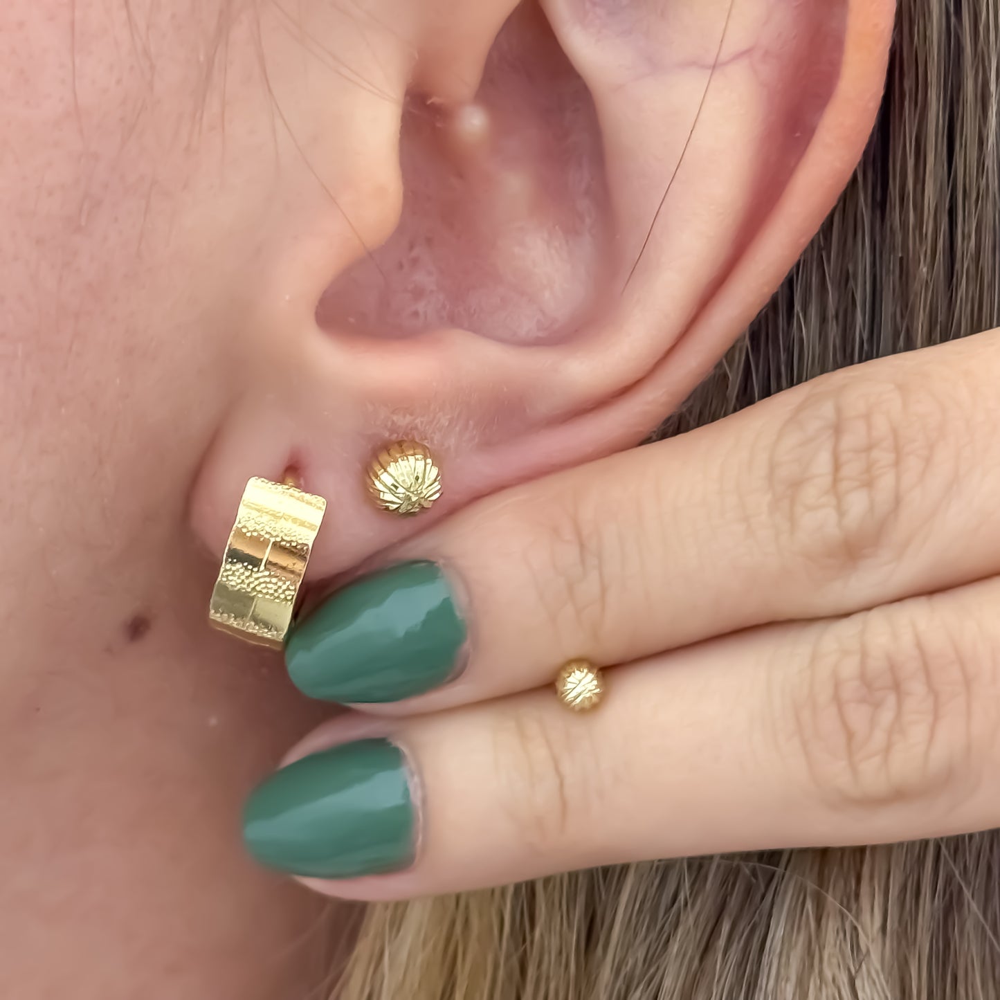 Juego de Candongas Diamantada Mediana + Topo Balin Diamantado  de 4mm - 5mm en Oro Laminado 18k con Garantia de por vida