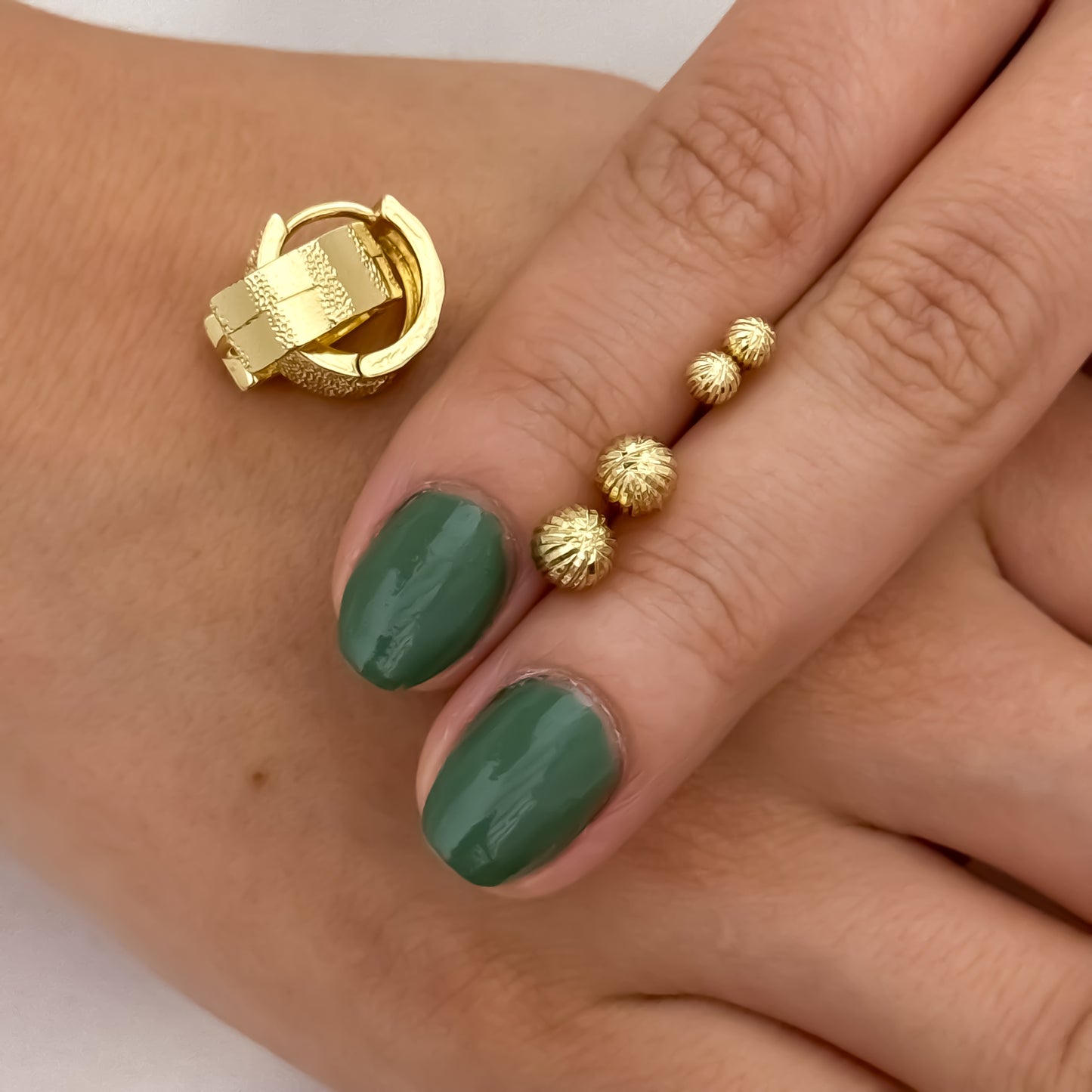 Juego de Candongas Diamantada Mediana + Topo Balin Diamantado  de 4mm - 5mm en Oro Laminado 18k con Garantia de por vida