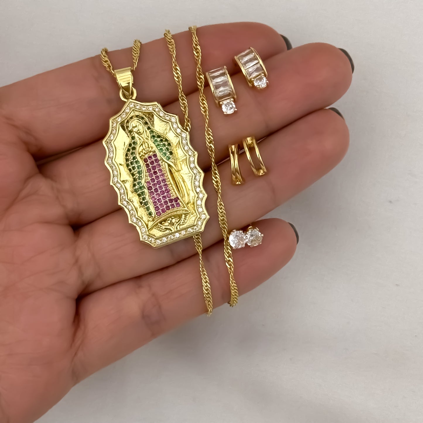 Cadena  Tejido Singapur de Dama de 45cm  + Virgen de Guadalupe  + Trio de Topos Topos con micro circon + Candongas en oro laminado 18k con garantía de por vida