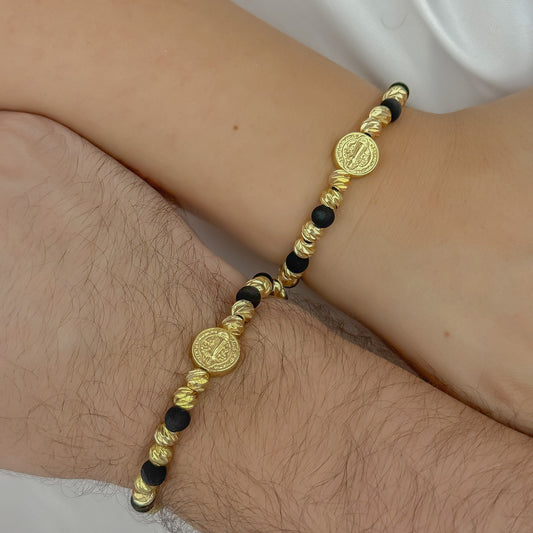 2 - Pulsera de Pareja con Símbolo de San Benito Protección Divina, Unión Inquebrantable en  Oro Laminado 24k  con Garantia de por vida